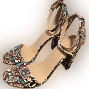 NEVER WORN !!Charlotte Ruse 🧡💛❤️multi color💚💙💜 open toe heels ! Size 8